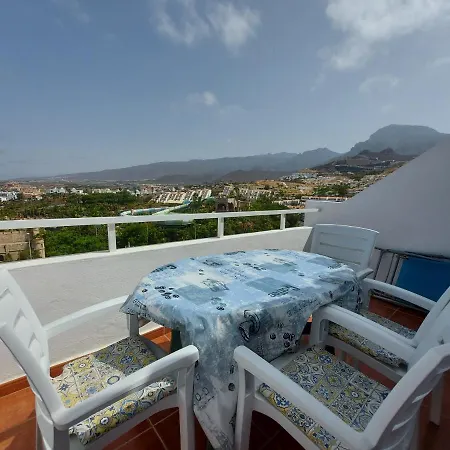 Ocean View Top Floor Spacious One Bedroom Wi-fi Pool شقة *
