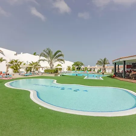شقة Ocean View Top Floor Spacious One Bedroom Wi-fi Pool
