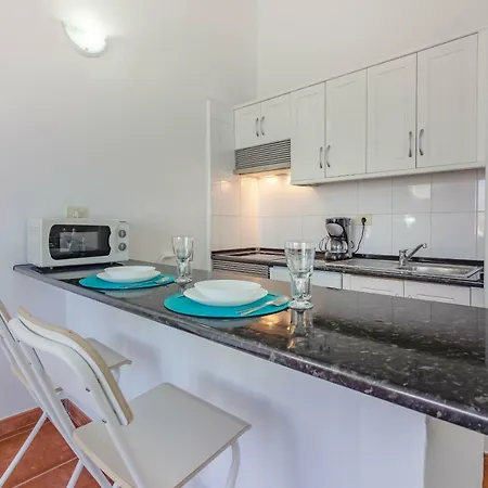Ocean View Top Floor Spacious One Bedroom Wi-fi Pool شقة أذيخي