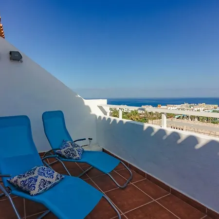 Ocean View Top Floor Spacious One Bedroom Wi-fi Pool شقة *