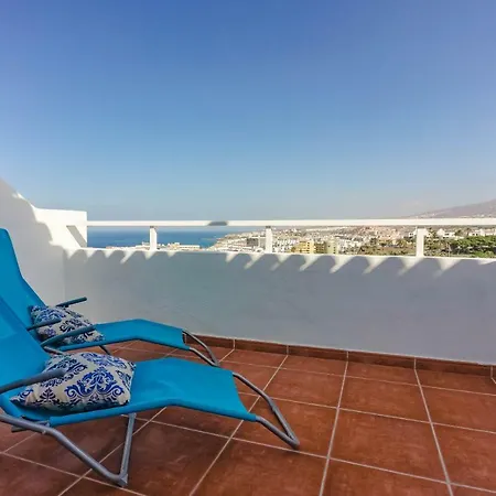 Ocean View Top Floor Spacious One Bedroom Wi-fi Pool شقة *
